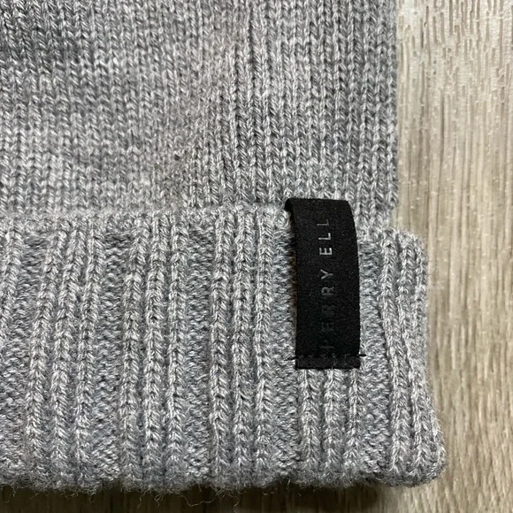 Grey “ Perry Ellis “ beanie - Picture 2 of 3